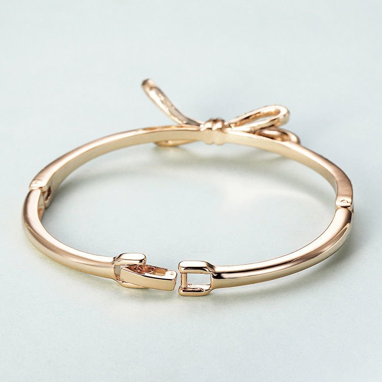 Women's Gold Alloy Bracelet - THREADLIGHT